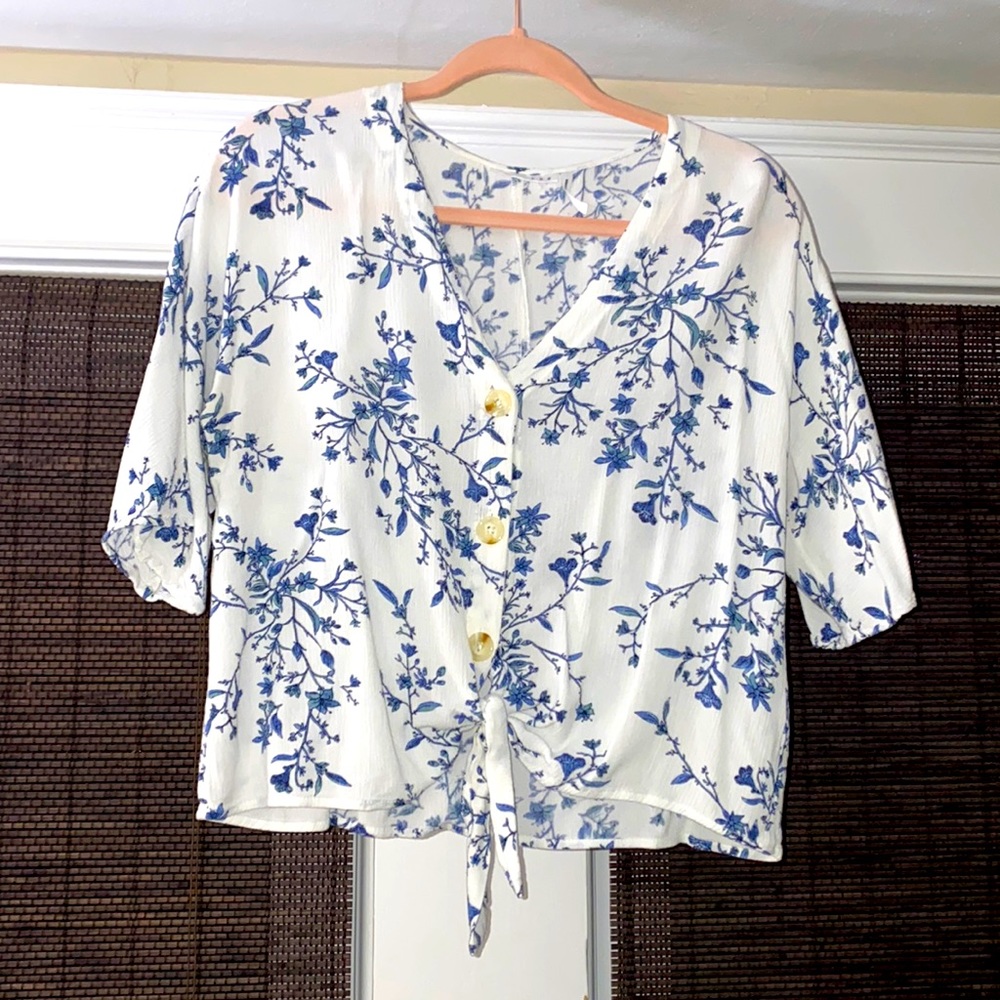 LUQ tie front crop top medium